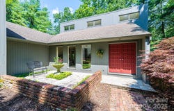902 Cherokee Place, Lenoir, NC 28645