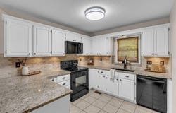 10726 W Ponderosa Cir, Wichita, KS 67212-6813
