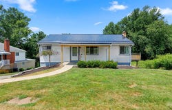 7 Oxford Dr, Robinson Twp, PA 15108