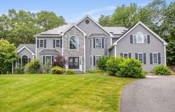 9 Winter Hill Rd, Lunenburg, MA 01462