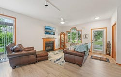 1118 Crystal Place W, Chaska, MN 55318