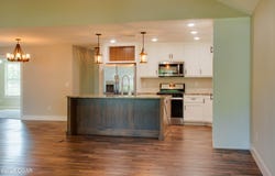 1002 S Mill St, Grove, OK 74344