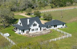 150 Rek Hill Road, Fayetteville, TX 78940
