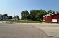 10 E GRUENWALD Avenue, OSHKOSH, WI 54901