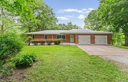 411 E Roosevelt Drive, Moro, IL 62067