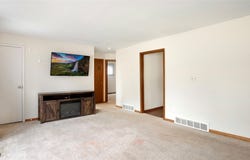 808 E 8th Street S, Newton, IA 50208
