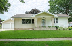 615 Pine St, Allison, IA 50602