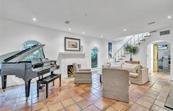 4515 N Bay Rd, Miami Beach, FL 33140