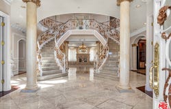 11244 Briarcliff Ln, Studio City, CA 91604
