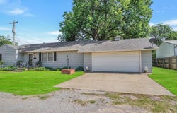 214 E Van Buren Street, Mangum, OK 73554