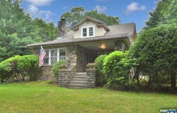 26 Monroe Street, Waldwick, NJ 07463