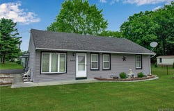 8400 Donna Drive, Niagara, NY 14304