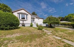 1957 Rodman St, Fall River, MA 02721