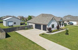 6140 Amberly Drive, Edmond, OK 73025