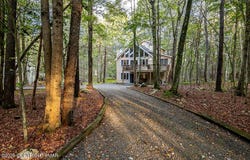 48 Ridge Road, Clifton Township, PA 18424