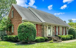 10206 Statia Lynn Ct, Louisville, KY 40223