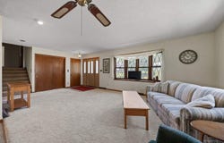 105 Parkview Dr, Tipton, IA 52772