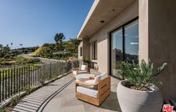 1205 Las Lomas Pl, Pacific Palisades, CA 90272