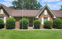 120 Spring Valley Drive, Raymond, MS 39154