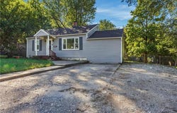 413 E Black Diamond Street, Richmond, MO 64085