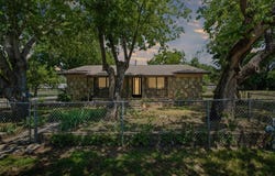 200 3rd Street, Glen Rose, TX 76043