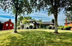 2441 Broadlawn Dr, St Clair, PA 15241