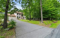 555 Whippoorwill Drive, Bushkill, PA 18324