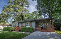995 Valley Drive SE, Smyrna, GA 30080