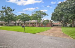 6305 Hermosa Drive, Ocean Springs, MS 39564