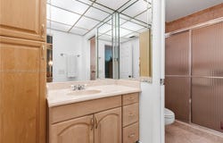 1124 NE 3rd St, Hallandale Beach, FL 33009