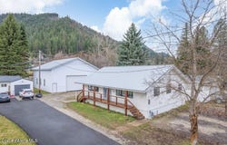 807 E Garden Ave, Osburn, ID 83849