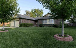 271 S Gleneagles Ct, Wichita, KS 67209