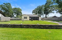320 Miantonomo Drive, Warwick, RI 02888