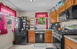 41 Riverlin St, Millbury, MA 01527