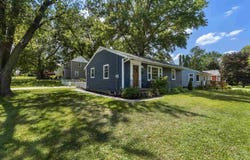 2125 F St, IA 52245