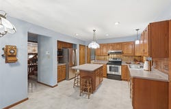 137 Spring Valley Rd, Valencia, PA 16059