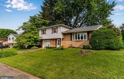 325 SOMERSET DRIVE, CAMP HILL, PA 17011