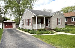 606 S 3rd Street, West Dundee, IL 60118