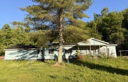 1199 E 221 Highway, Bledsoe, KY 40810