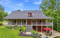 56 Deerfield Dr, Hurricane, WV 25526