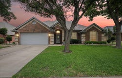 568 Willowview Drive, Saginaw, TX 76179