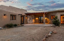 1 San Pasqual Ln, Taos, NM 87571