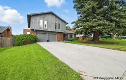 5620 BLUE BLUFF, Cheyenne, WY 82009