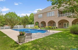 101 E Meadowhill Drive, Florence, AL 35633