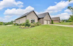 3015 Allison Meadows Road, Piney Flats, TN 37686