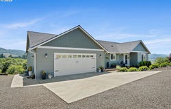 10340 SKYVIEW RD, Tillamook, OR 97141