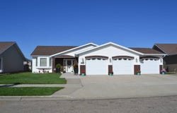 2109 Bridgeview Ct SE, Mandan, ND 58554