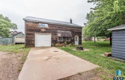 136 E Main St, Irene, SD 57037