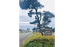504 Beaver Pond LN, Gleneden Beach, OR 97388
