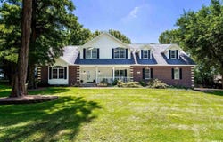 413 FAIRWYND Drive, Le Claire, IA 52753